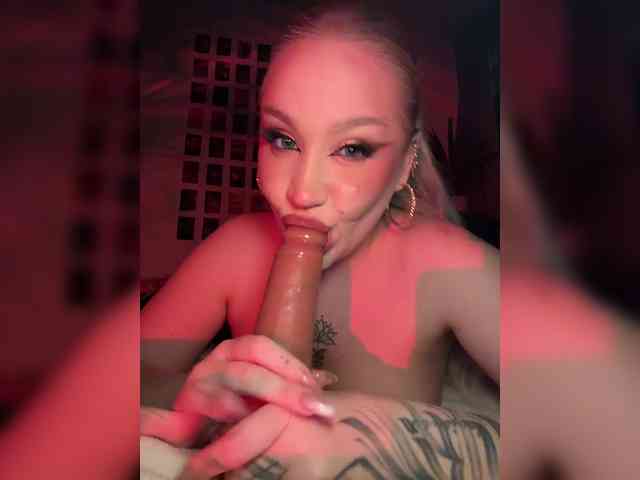 GlamorousBlonde webcam