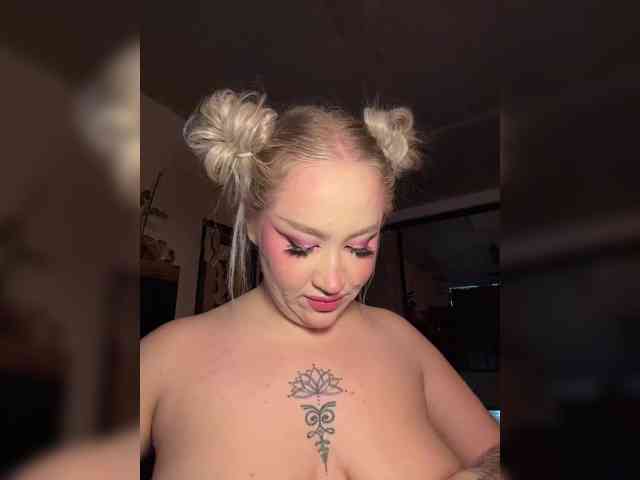 GlamorousBlonde GlamorousBlonde