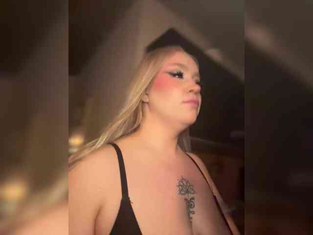 GlamorousBlonde webcam