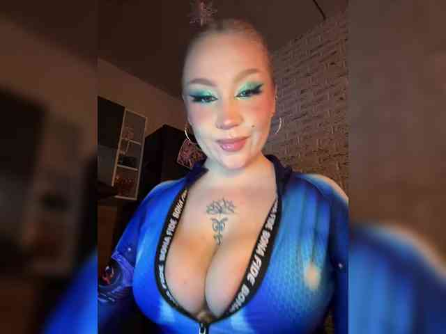 GlamorousBlonde webcam