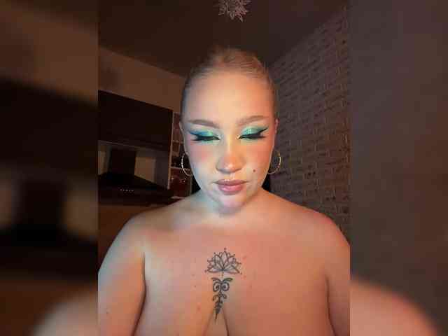 GlamorousBlonde GlamorousBlonde