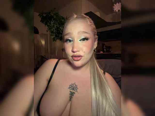 GlamorousBlonde webcam