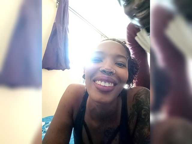 Cecillia-Essie webcam