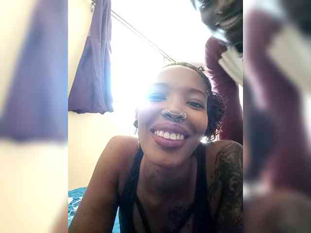 Cecillia-Essie webcam