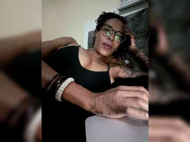 Cecillia-Essie webcam