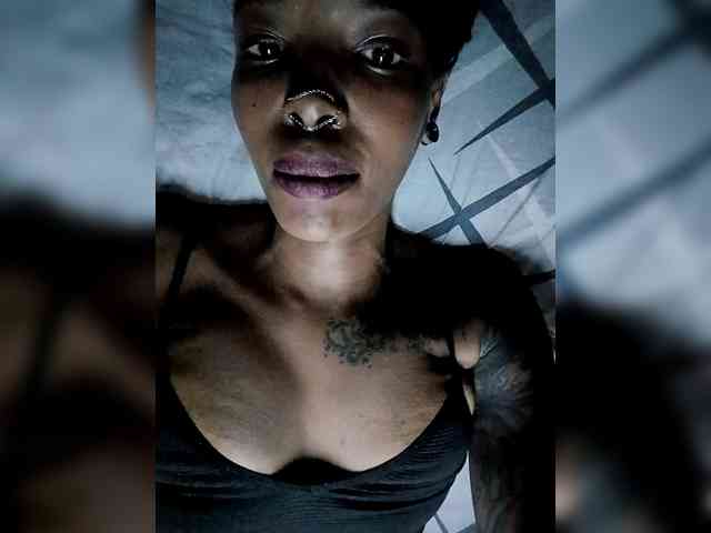 Cecillia-Essie webcam