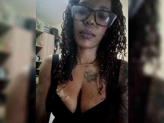 Cecillia-Essie webcam