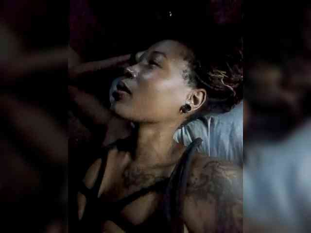 Cecillia-Essie webcam