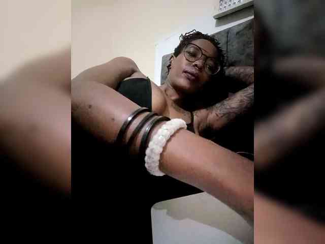 Cecillia-Essie webcam