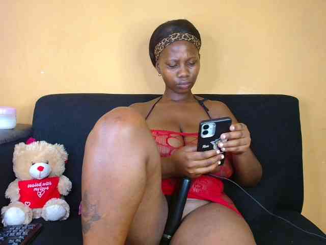Babygirl28 webcam
