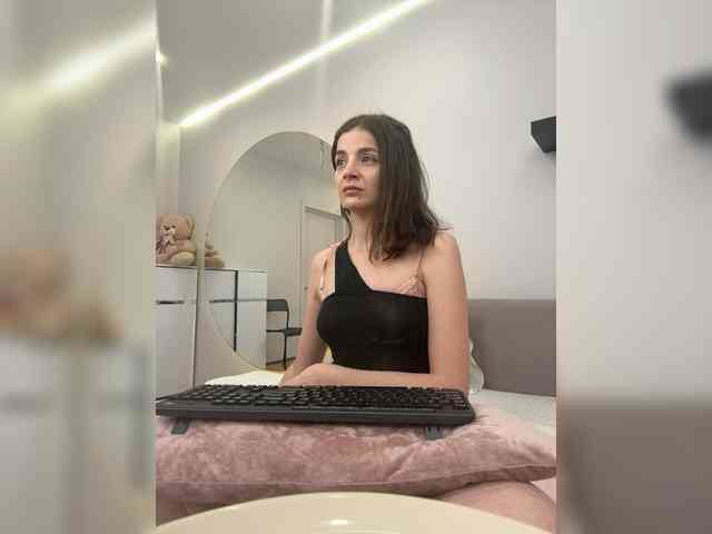 LindaMoon webcam