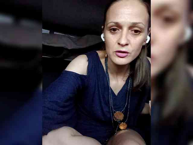 HelgaValkiriya webcam