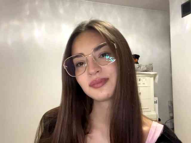 EraMinges Live Webcam on BongaCams