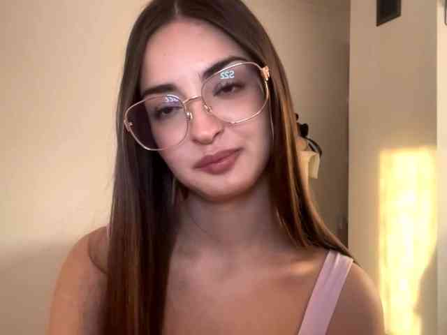 EraMinges Live Webcam on BongaCams