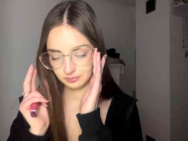 EraMinges Live Webcam on BongaCams