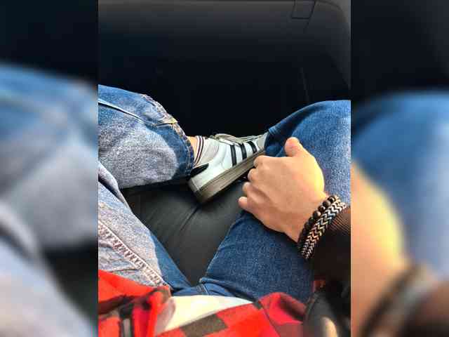 KrasivieNojki webcam