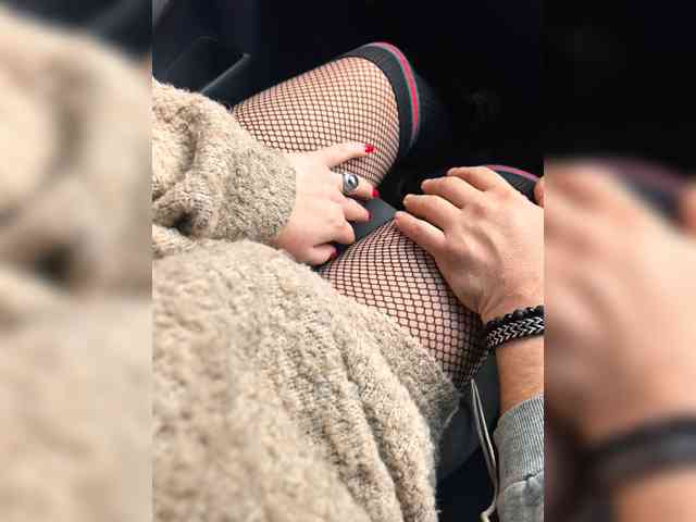 KrasivieNojki webcam