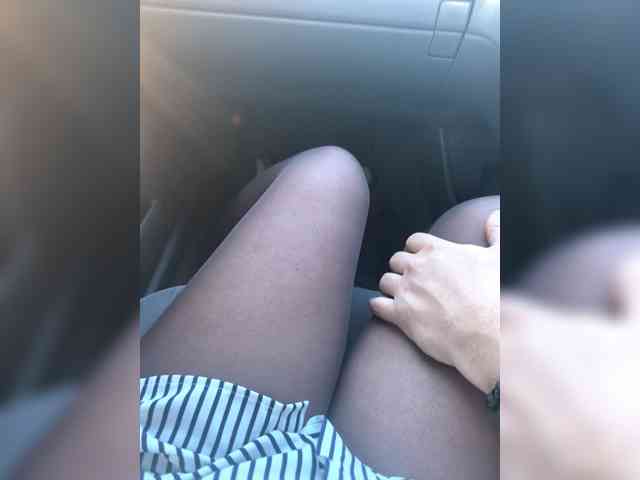 KrasivieNojki webcam