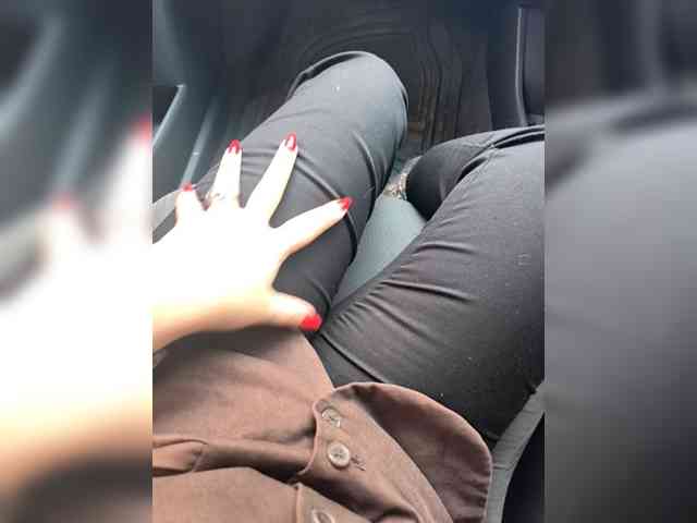 KrasivieNojki webcam