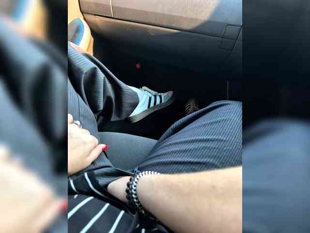 KrasivieNojki webcam