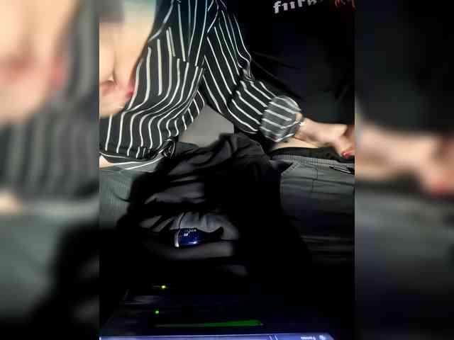 KrasivieNojki webcam