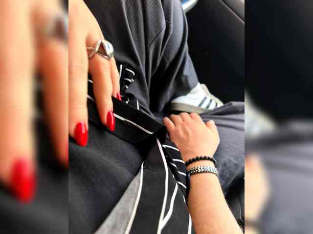 KrasivieNojki webcam