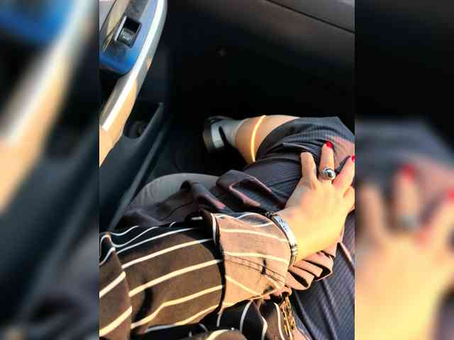 KrasivieNojki webcam