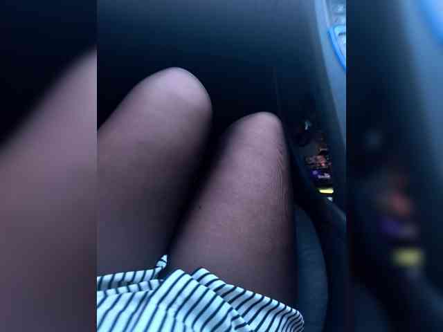 KrasivieNojki webcam