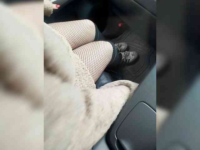 KrasivieNojki webcam