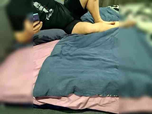 KrasivieNojki webcam