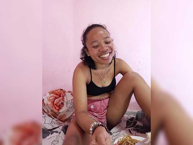 Luicia est une amatrice française aimant les jetons/tokens et vous faisant jouir pendant son show coquin sur BongaCams. Découvrez les tags de Luicia : Ebony,Brunette,Trimmed,