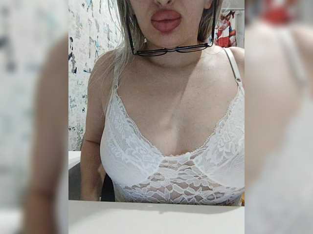 Arbuznaia-popka9's BongaCams show and profile