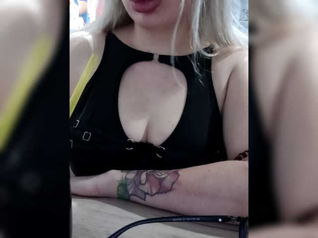 Arbuznaia-popka9's BongaCams show and profile