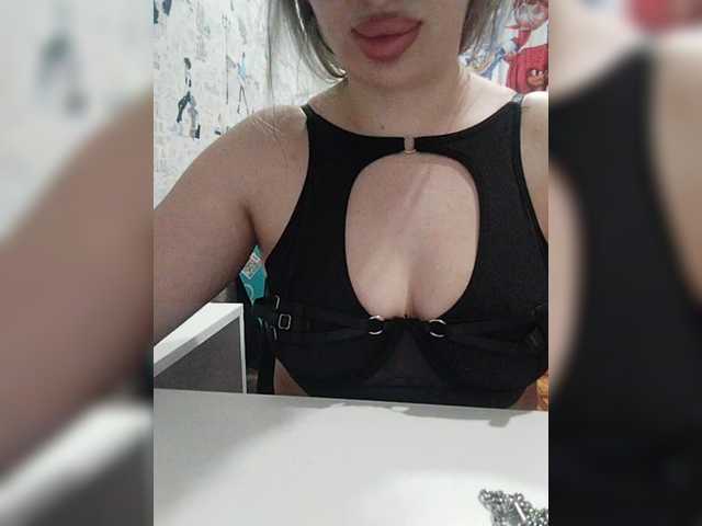 Arbuznaia-popka9's BongaCams show and profile