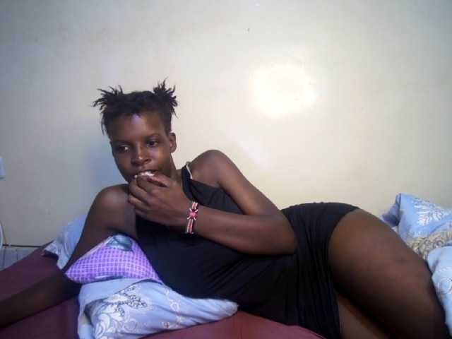 hott-ass Live Cam on BongaCams