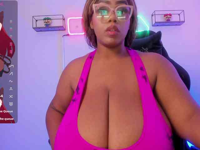 QueenBoostyBig webcam