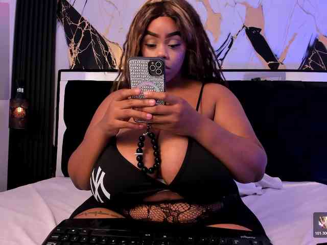 QueenBoostyBig webcam