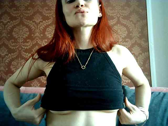 SweetQueen11 webcam