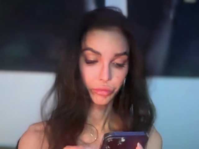 KevinAndMaria's BongaCams show and profile