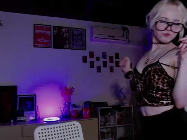 EvianLui's BongaCams show and profile