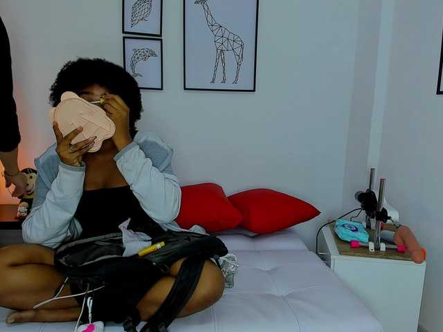 chikicarm's BongaCams show and profile