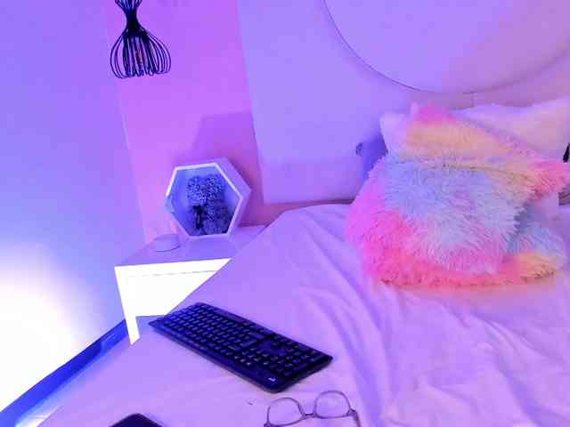 Alyssa-Mill Alyssa-Mill