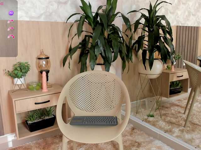 Liria-sweetie's BongaCams show and profile