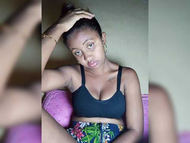 Victoria33's BongaCams show and profile