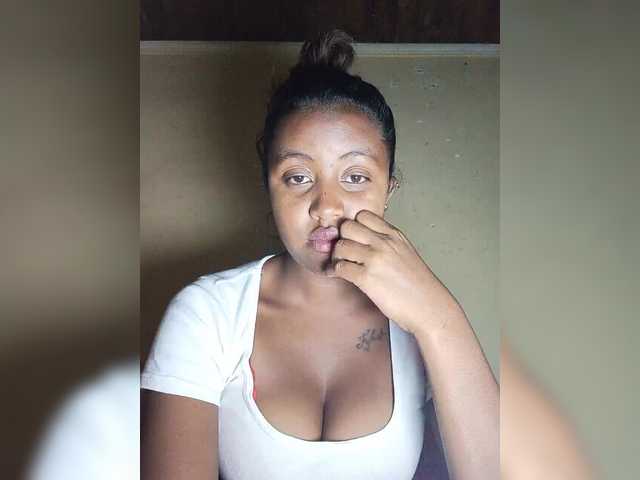 Victoria33's BongaCams show and profile