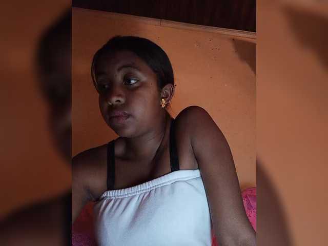 Victoria33's BongaCams show and profile