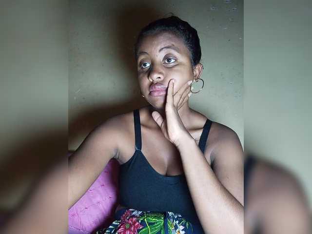 Victoria33's BongaCams show and profile