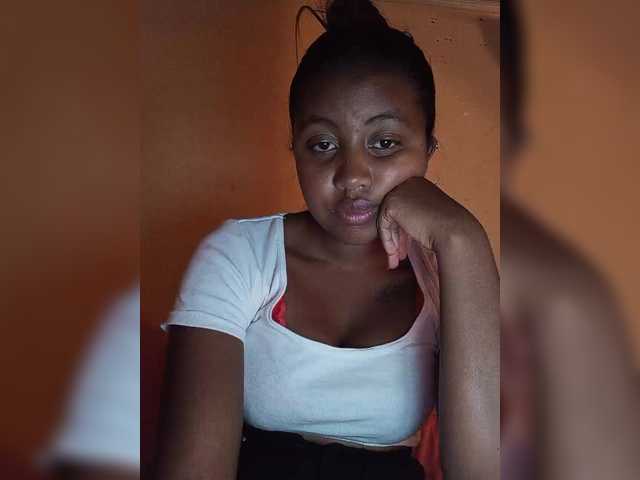 Victoria33's BongaCams show and profile