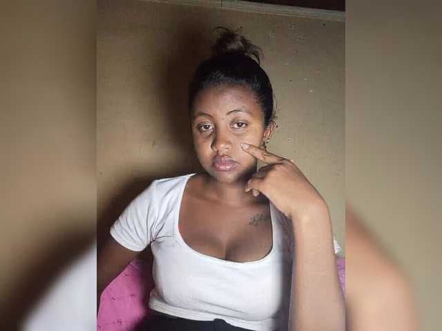 Victoria33's BongaCams show and profile