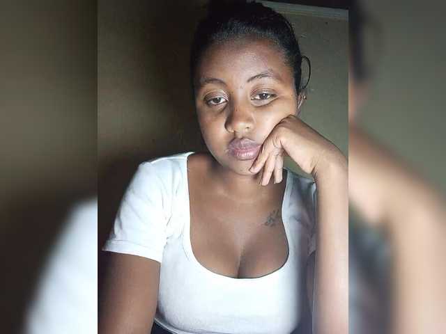 Victoria33's BongaCams show and profile